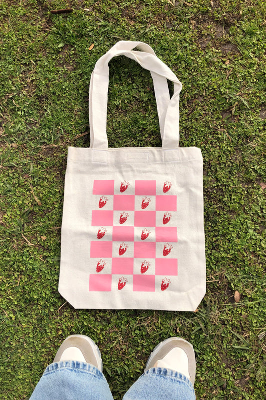 Strawberry pattern tote bag